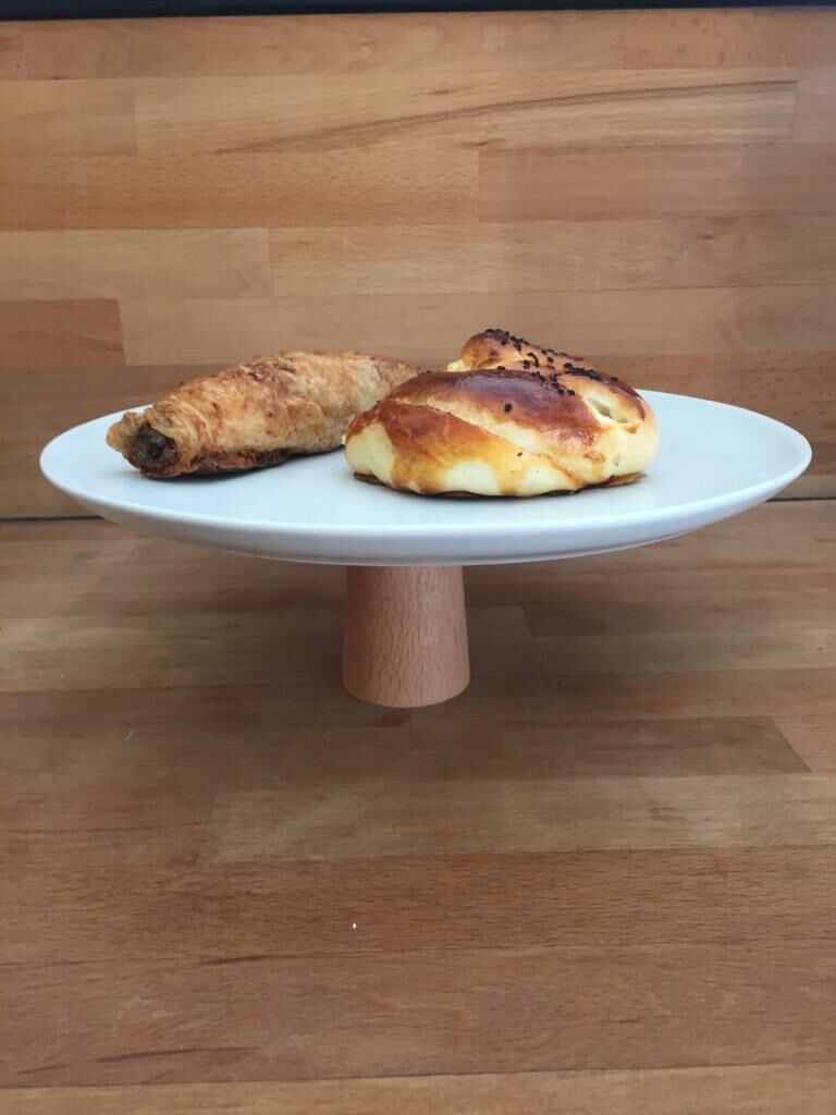 Ahşap Yuvarlak Ayaklı Kütahya Porselen Beyaz 28 cm Servis Tabağı 6 cm yükseklik