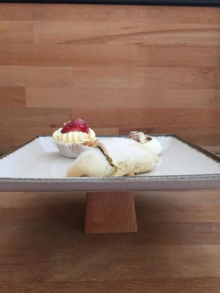 Ahşap Ayaklı Pearl Kare 21 cm Servis Tabağı Tarçın 9 cm