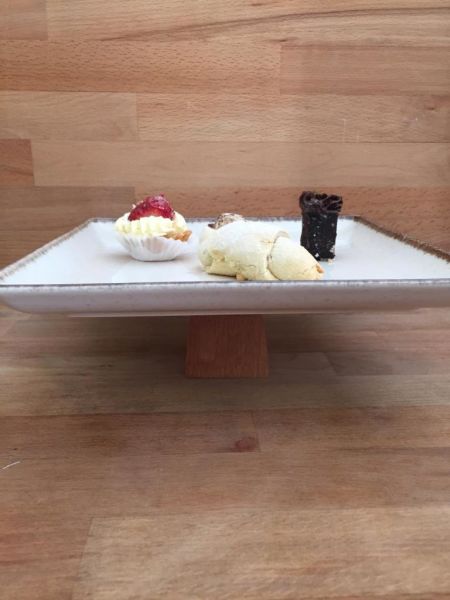 Ahşap Ayaklı Pearl Kare 21 cm Servis Tabağı Tarçın 9 cm