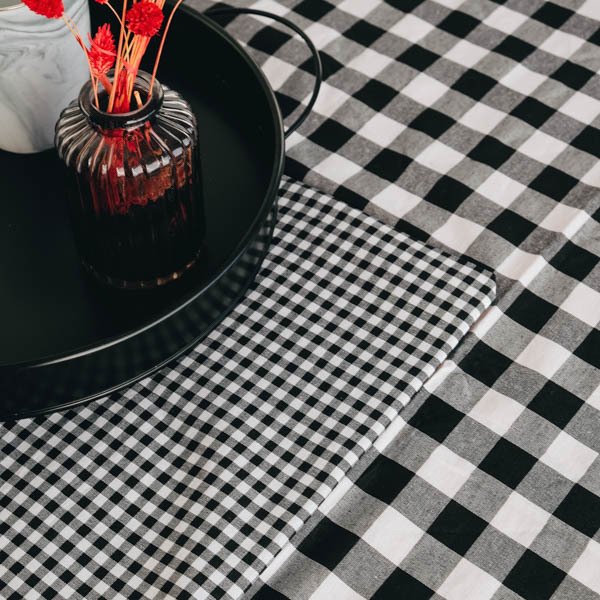 Pötikare Masa Örtüsü Siyah -Beyaz (Büyük Kareli) 160x160 cm