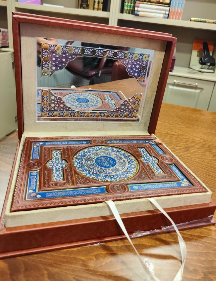 kokulu kuranı kerim Hattat: Osman Taha - مصحف المعطر القرآن الكريم الخطاط عثمان طه