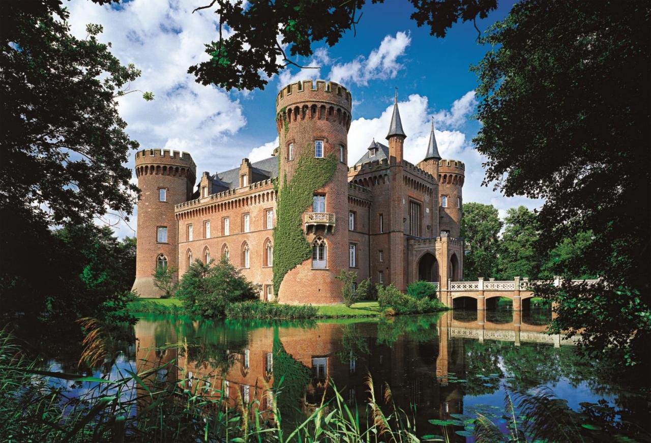 Trefl Puzzle Moyland Castle, North-Rhine Westphalia 1500 Parça Puzzle