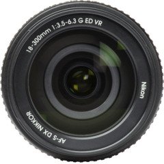 Nikon AF-S DX Nikkor 18-300mm F/3.5-6.3G ED VR Geniş Açı Zoom Lens