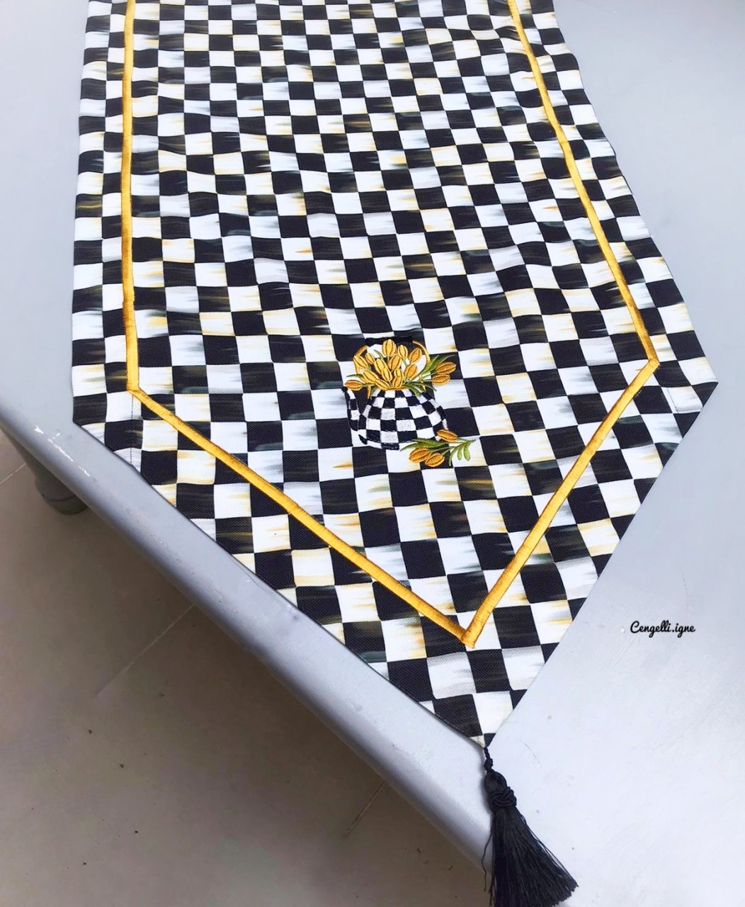 Yağlı Boya Desenli Sarı Lale Nakış Runner