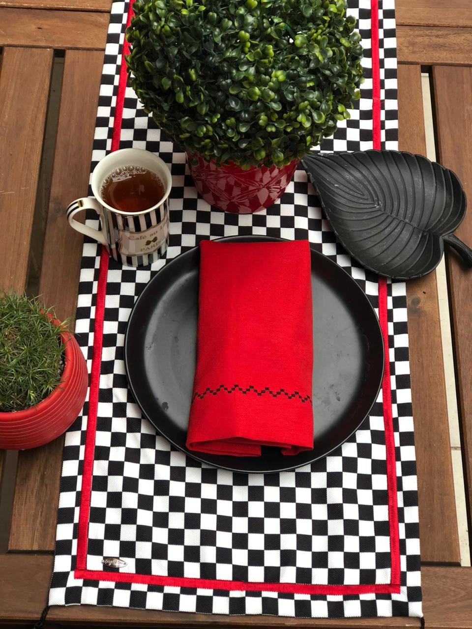 Damalı Piko İşlemeli Küt Runner