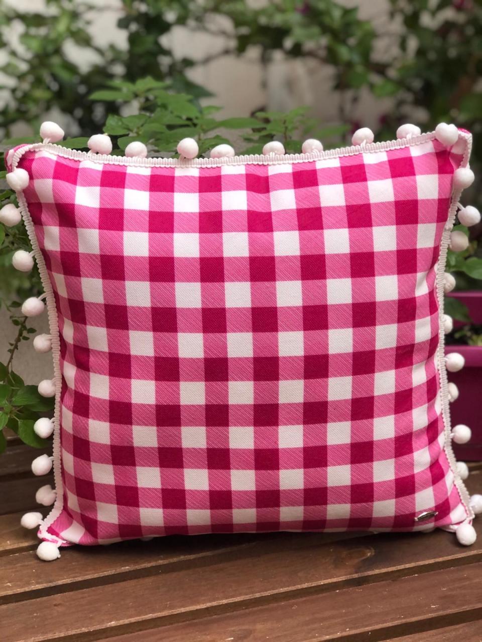 Pembe Pötikare Desenli Kırlent