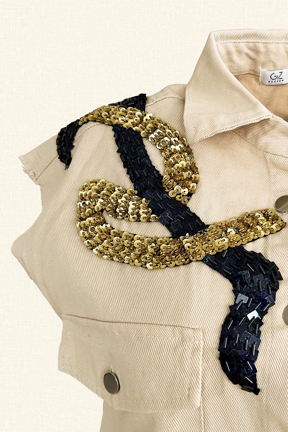 Gold ve Siyah İşlemeli Krem Rengi Oversize Jean Yelek