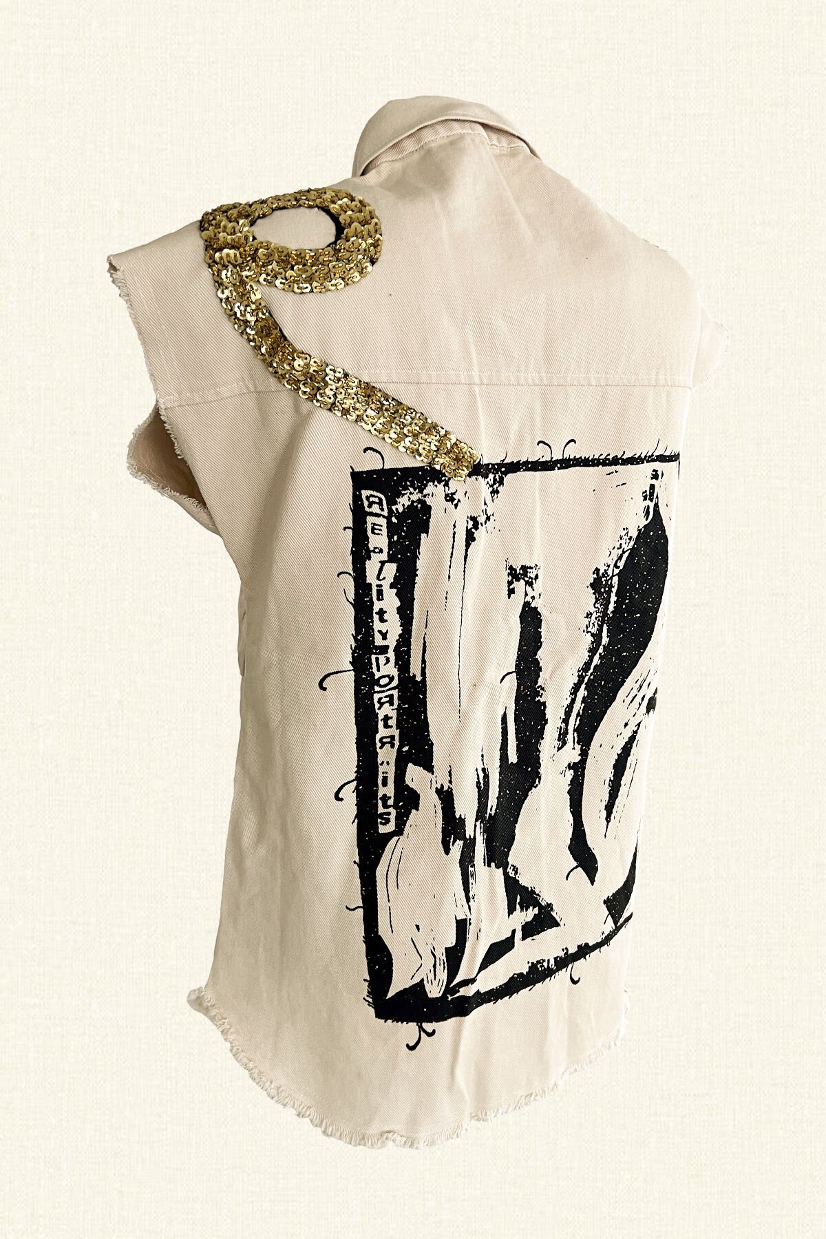 Gold ve Siyah İşlemeli Krem Rengi Oversize Jean Yelek