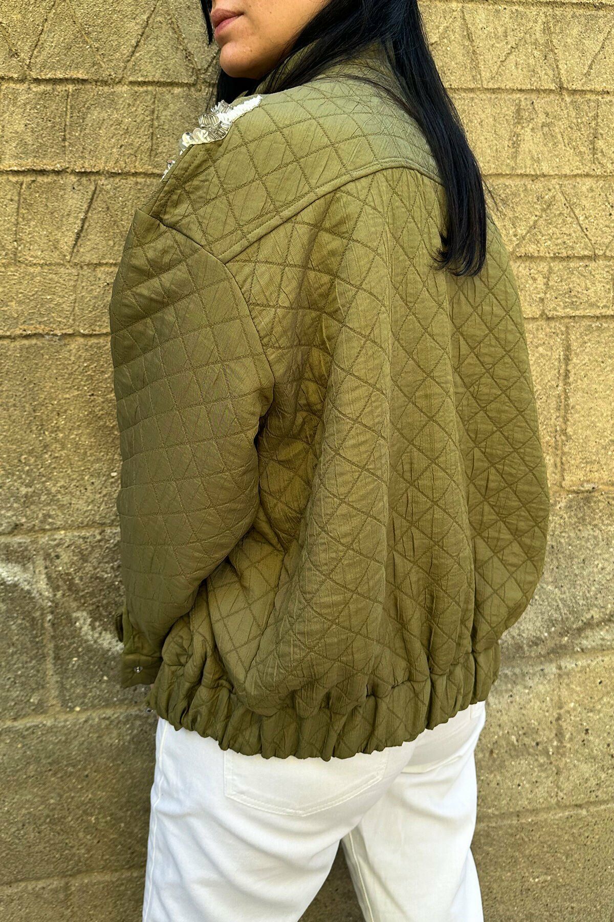Helezon Motifli İnci ve Kristal Taş İşlemeli Asker Yeşili Oversize Bomber Ceket