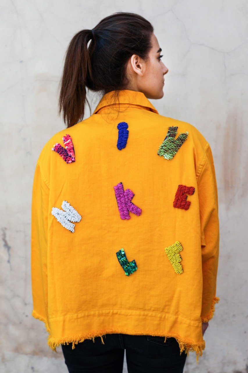 Boncuk Harfli Sarı Oversize Jean Ceket