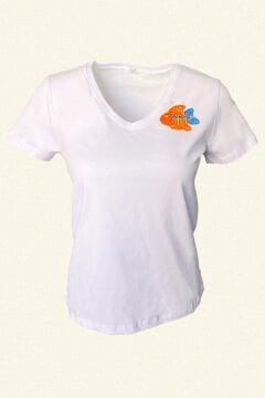 Balık İşlemeli  V-Yaka Beyaz Tişört