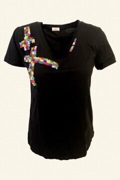 Renkli Boncuk İşlemeli X Desenli V Yaka Siyah Tişört