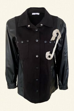 Gümüş Çengelli İğne İşlemeli Kolları Deri Detay Siyah Jean Ceket