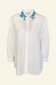 Mavi İşlemeli Yaka Detaylı Beyaz Gömlek