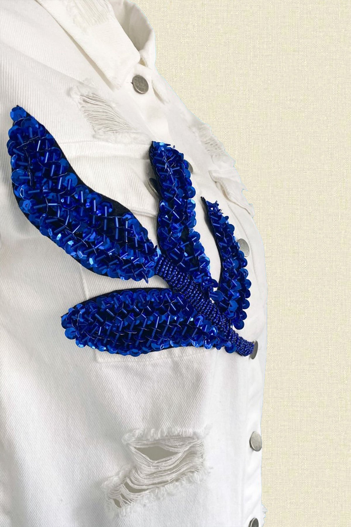 Mavi Yaprak İşlemeli Beyaz Oversize Jean Ceket