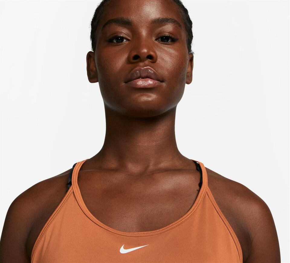 Nike Dri-FIT One Elastika Standart Kesimli Kadın Atleti