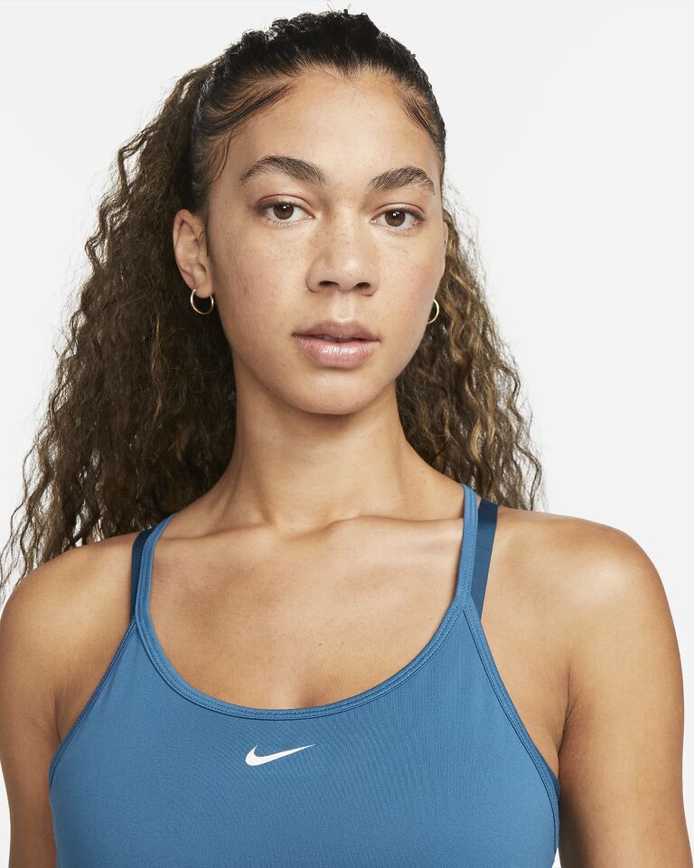 Nike Dri-FIT One Elastika Standart Kesimli Kadın Atleti