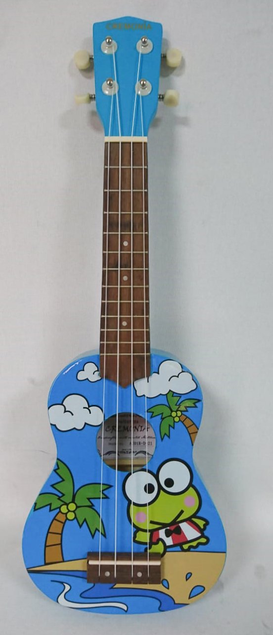 CREMONIA UKULELE 21'' SOPRANO, KILIFLI, DECAL DESEN ÖN KAPAK, PARLAK FİNİŞ, KAPAKLAR VE YANLAR LİNDEN, KÖPRÜ VE KÖPRÜ ROSEWOOD