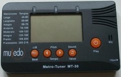 METRONOM: Tempo: 30-260bpm (±0.3%), KROMATİK AKORT ALETİ TUNER: LCD&LED, Auto Tuning (±1%), A0(27.5Hz)~A6(1760Hz), A4:435~445Hz (1Hz steps), A4 = 44