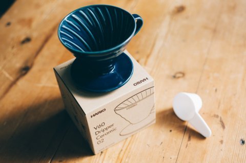 Hario V60 02 Dripper Seramik İndigo Mavisi