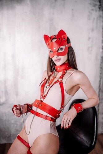Kadın Kırmızı Tasma ve Maske Detaylı Bel Kemerli Seksi Fantezi Aksesuar Set