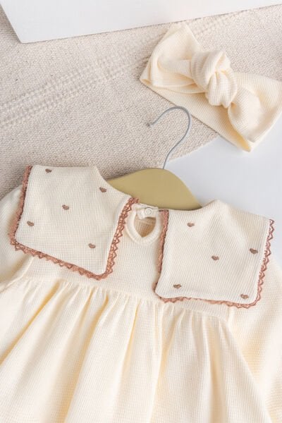 Kare Mendil Yakalı %100 Pamuk Kalp Nakışlı Bandanalı Kız Bebek Elbise Dogumğünü Özelğün Takım