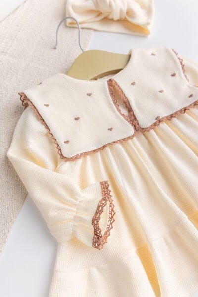 Kare Mendil Yakalı %100 Pamuk Kalp Nakışlı Bandanalı Kız Bebek Elbise Dogumğünü Özelğün Takım