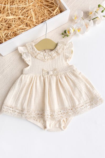 Güpürlü Fiyonklu Yazlık Müslin Kız Bebek Elbise Bebek Tulum KREM - 3-6 AY