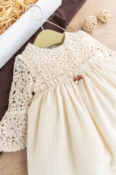 Dantel Detaylı Dokuma Kumaş Krem Kız Bebek Elbise