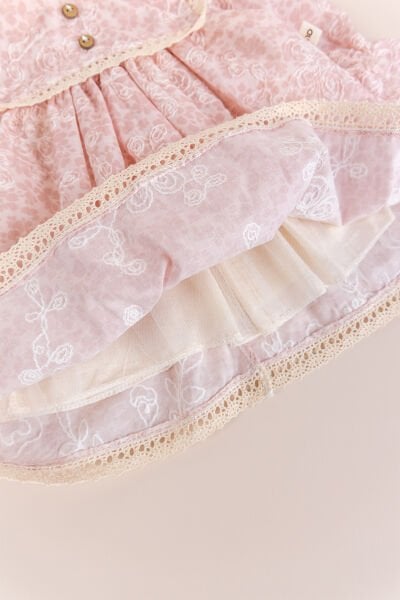 Kabartma Çiçekli Dantelli 100% Pamuk Özel Gün Kız Bebek Elbise