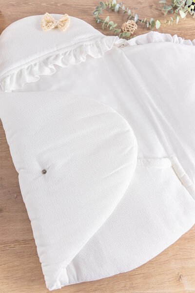 Fiyonk Süslemeli Kız Bebek Kundak