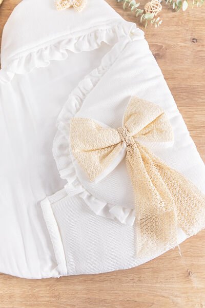 Fiyonk Süslemeli Kız Bebek Kundak