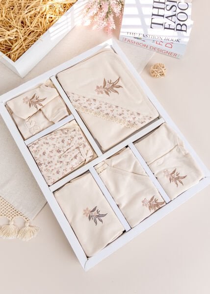 Çiçek Desenli 10'lu Kız Bebek Hastane Çıkışı Bebek Takımı