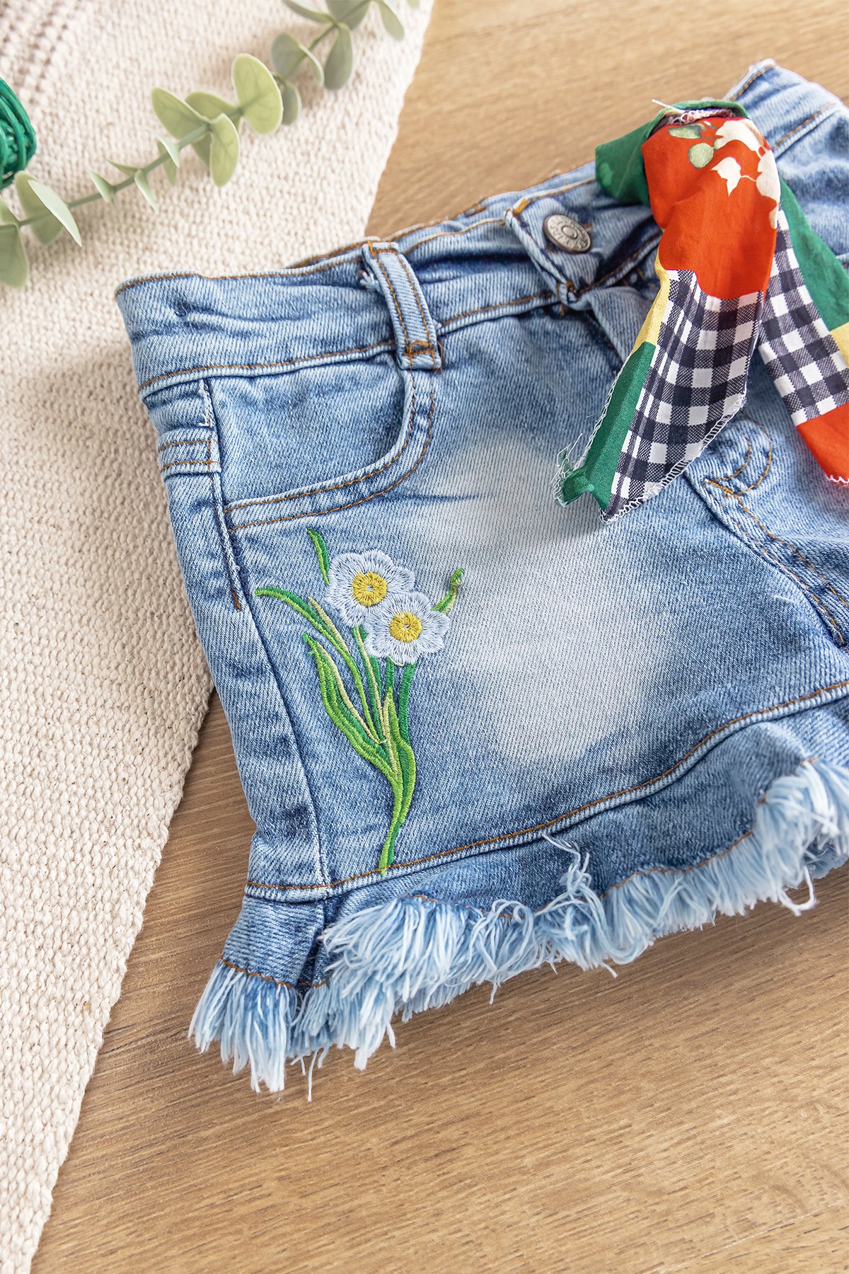 Püskül Detaylı Kız Çocuk Şort