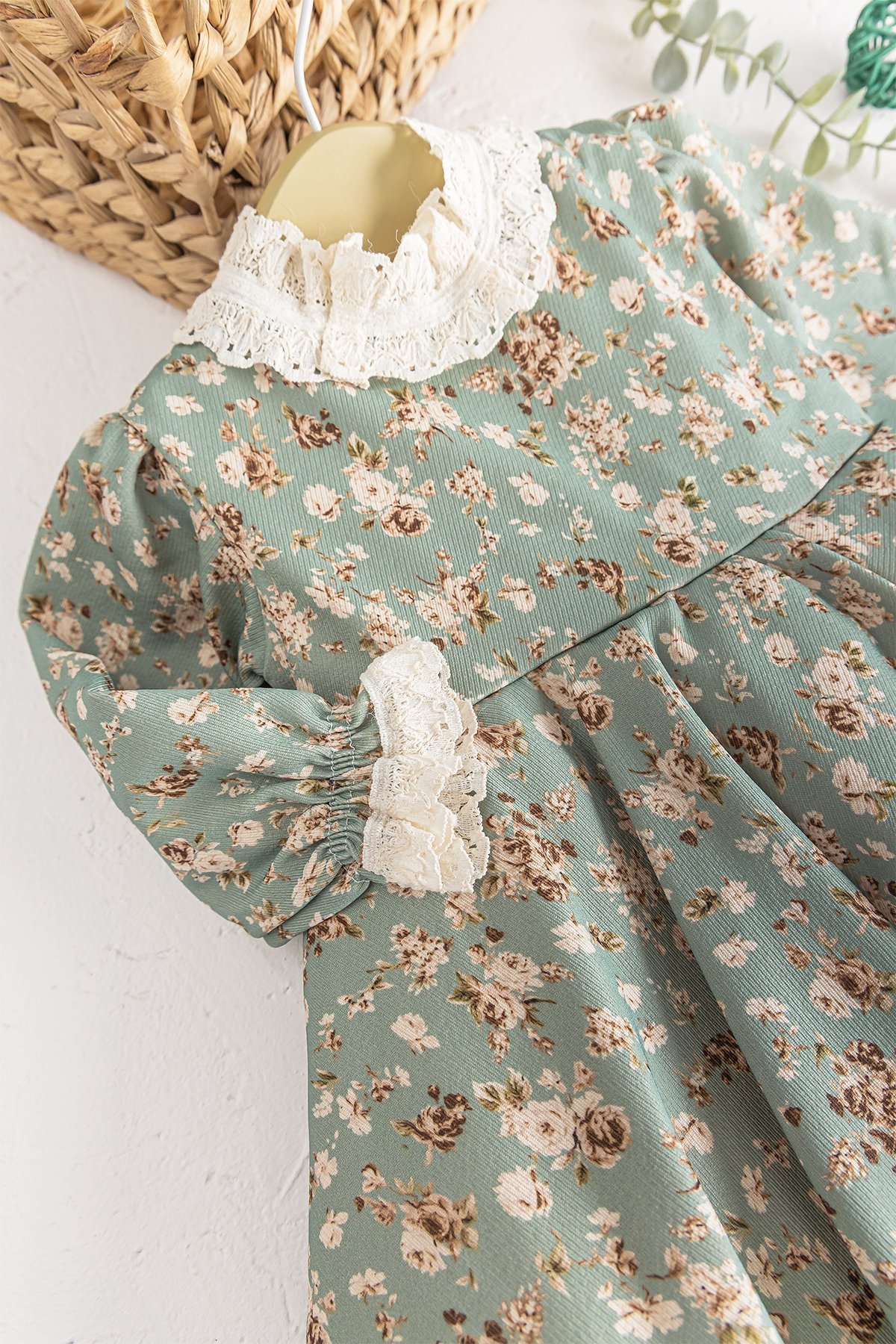 Çiçek Desenli Güpürlü Vintage Kız Çocuk Elbise