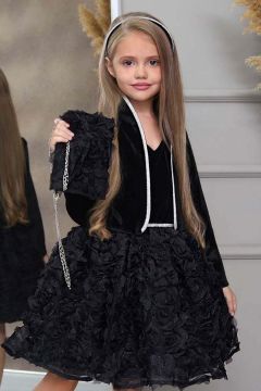 Kız Çocuk Degaje Yaka 3 Boyutlu Çiçek Detaylı ve Sırt Dekolteli Siyah Kadife Elbise