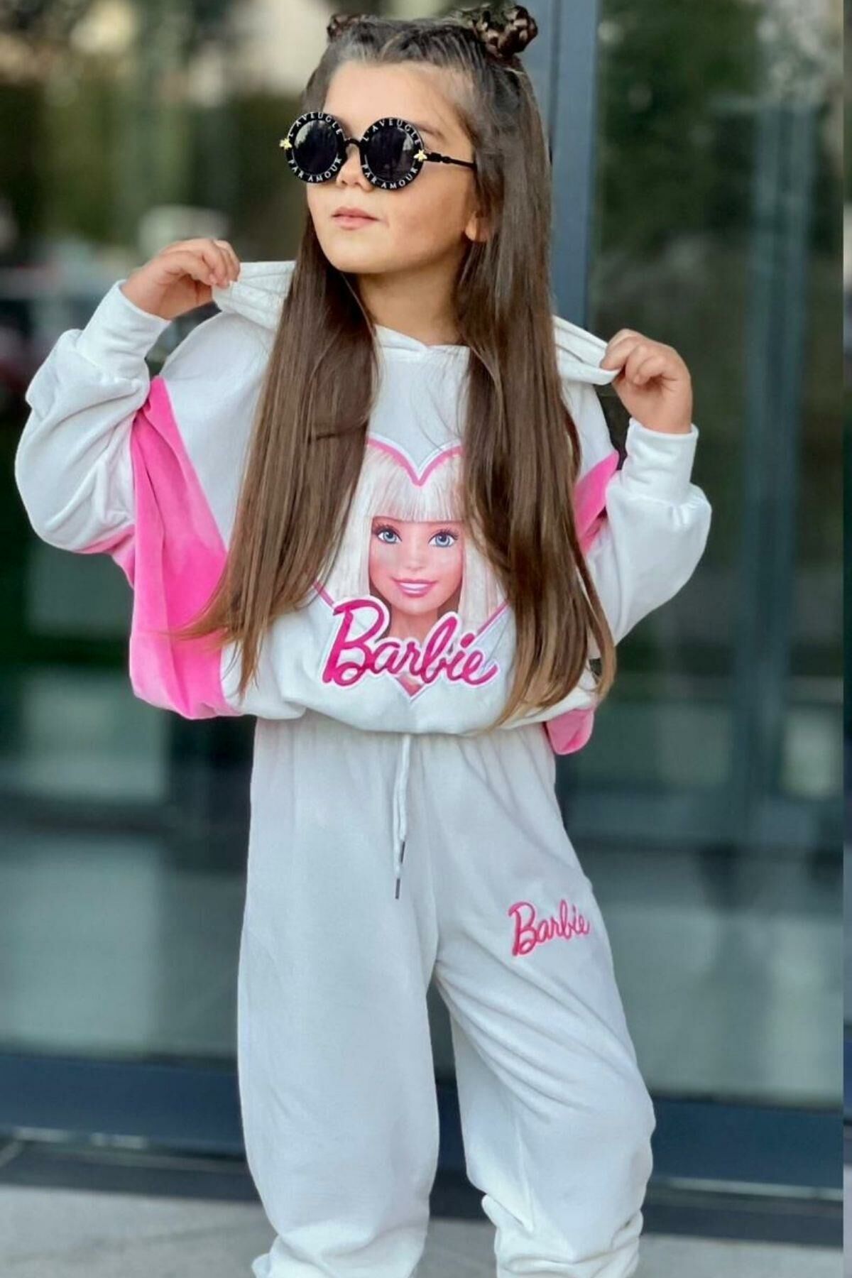 Kız Çocuk Barbie Baskılı Kapüşonlu Beli Lastikli Ekru Kadife Eşofman Takım
