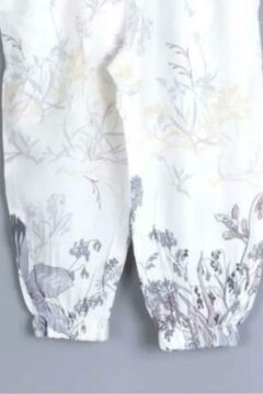 Kız Bebek Çiçek Baskı ve Fiyonk Detaylı Cepli Beyaz Pantolon