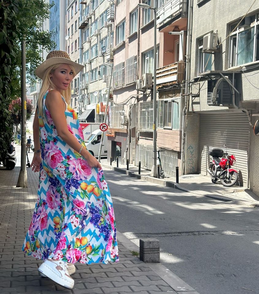 DESENLİ ASKILI YANDAN CEPLİ ELBİSE