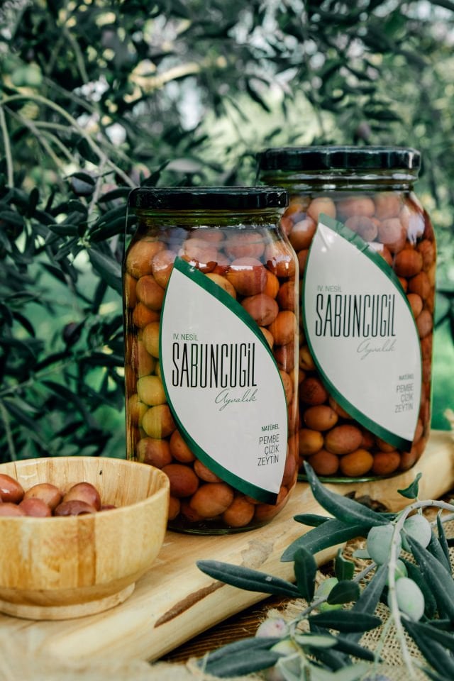 Ayvalık Natürel Pembe Çizik Zeytin 660 cc