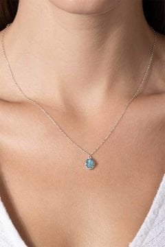 Akuamarin Taşlı Minimal Gümüş Kadın Kolye