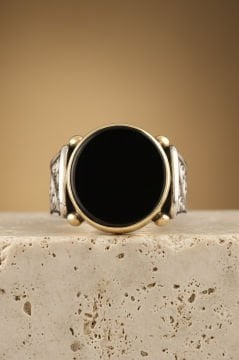 Kalem İşleme Desenli Oniks Taşlı Gümüş Yüzük