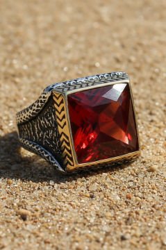 Kırmızı Zirkon Taşlı Gümüş Yüzük