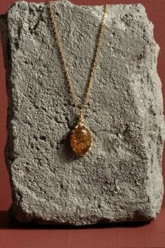 Damla Kehribar Taşlı Minimal Gümüş Kolye Altın Rengi