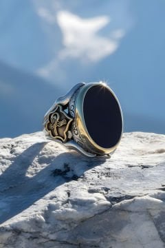 Oniks Taşlı Tuğra Desenli Zambak Model Yüzük