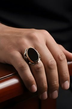 Oniks Taşlı Tuğra Desenli Zambak Model Yüzük