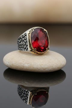 Benekli Model Kırmızı Zirkon Taşlı Gümüş Yüzük