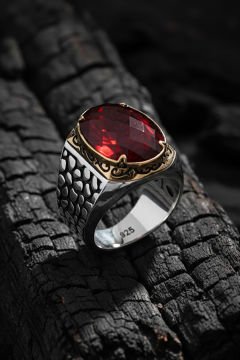 Benekli Model Kırmızı Zirkon Taşlı Gümüş Yüzük