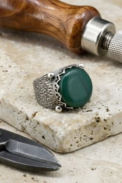 Ağaç Kabuğu Model El İşi Yeşil Akik Taşlı Gümüş Yüzük