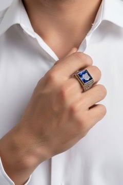 Kare Model Kalem İşlemeli Mavi Zirkon Taşlı Yüzük